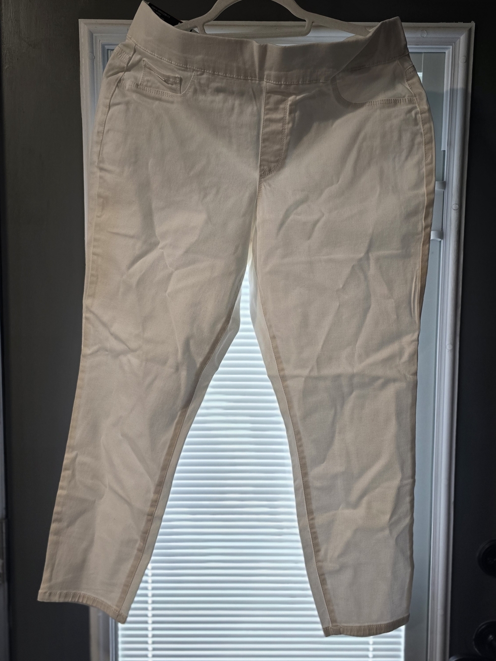 Stretch Cropped Jeans in White — Women's Ankle-Length